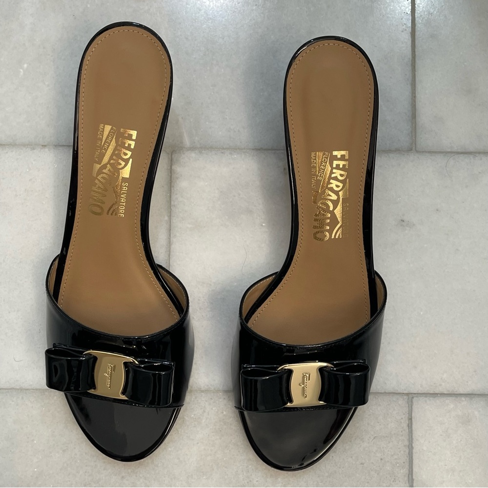 Salvatore Ferragamo Ginostra Sandals. Women’s size 9. NWT/NIB.